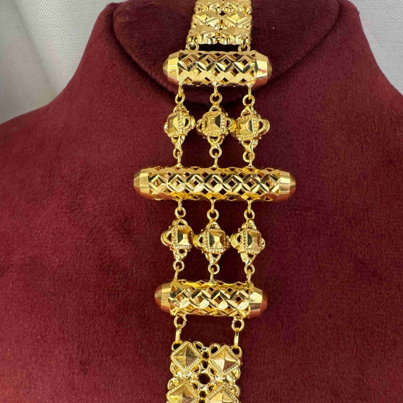 قلادة مع تراكي عيار 21 قلادة مع تراكي عيار 21